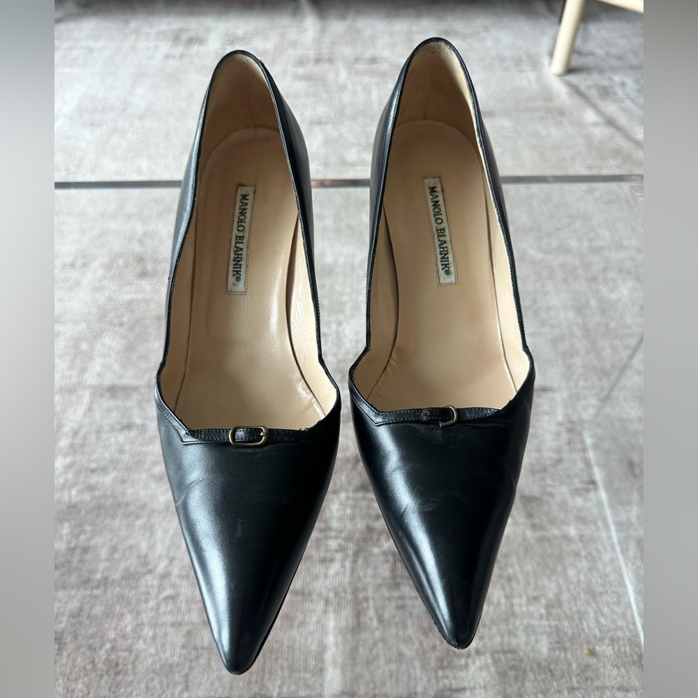 Manolo Blahnik Black Leather Heels Classic Pointed-Toe Pumps